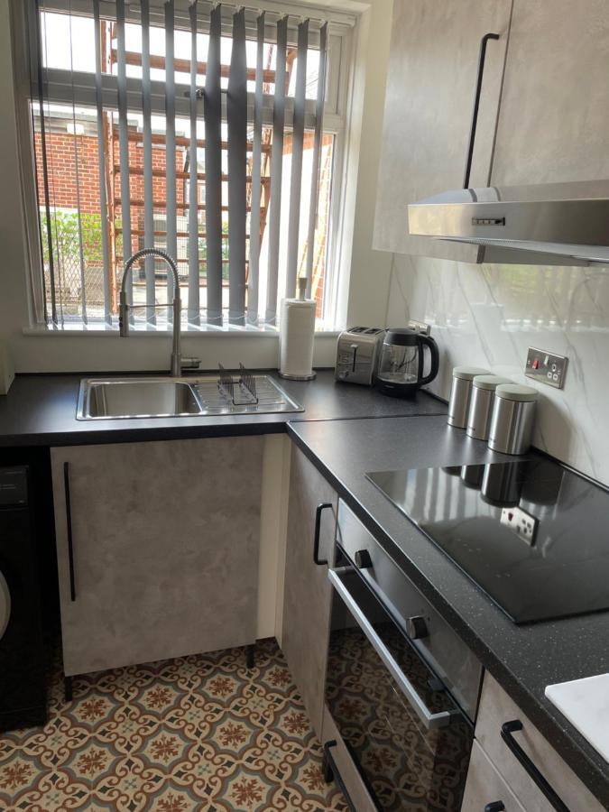 Lovely 2 Bed Apartment, Arnold Town Centre. 노팅엄 외부 사진