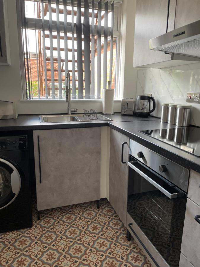 Lovely 2 Bed Apartment, Arnold Town Centre. 노팅엄 외부 사진